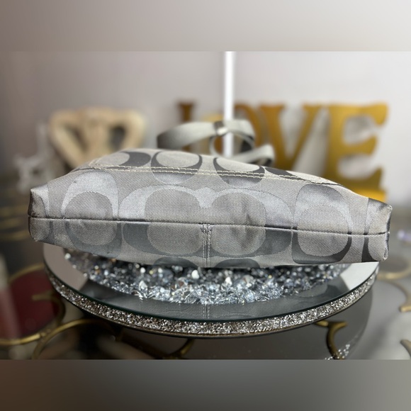 Coach 2010 signature crossbody bag EUC - Picture 10 of 14